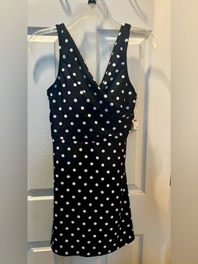 NWT Lands' End Women's Polka Dot Swim Dress
One Piece Bathing Suit. Size S